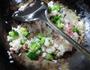 西兰花培根炒饭的做法图解7