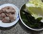 海带结白菜排骨汤的做法图解1