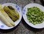 雪菜笋尖炒蚕豆的做法图解1
