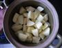 排骨土豆煲的做法图解2