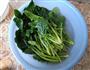 炝炒蒜蓉菠菜的做法图解1