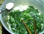 蛋清茼蒿淡菜汤的做法图解12