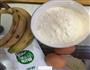 牛奶香蕉饼的做法图解1
