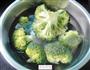 西兰花滚虾仁的做法图解2