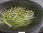 香肠西芹的做法图解2