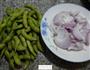 洋葱炒毛豆的做法图解1