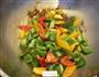 彩椒肉丁的做法图解7