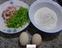 肉丝尖椒鸡蛋饼的做法图解1
