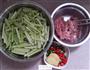 芹菜炒肉片的做法图解1