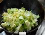 清炒圆白菜的做法图解4