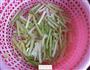 芹菜肉丝的做法图解1
