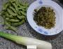 雪菜茭白炒毛豆的做法图解1