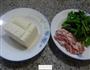 韭菜五花肉烧豆腐的做法图解1