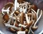茶树菇炒腊肉的做法图解2