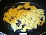 圆椒炒鸡蛋的做法图解3