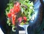 芹菜西红柿炒肉的做法图解4