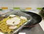 鸡蛋鱼丸蒸意面的做法图解2