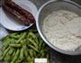 毛豆麻辣香肠糯米粽的做法步骤1