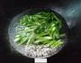 香肠炒芦笋的做法图解5
