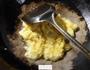 五花风肉梅豆炒鸡蛋的做法步骤4