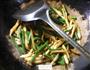 猪肉茭白炒带豆的做法图解11