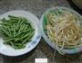 带豆炒绿豆芽的做法图解1