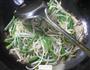 带豆炒绿豆芽的做法图解4