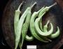 辣椒炒秋葵的做法图解1