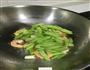 芹菜虾仁炒秋葵的做法图解6
