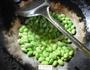 雪菜香干炒毛豆的做法图解5