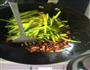 黄花菜炒肉的做法图解7