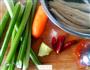 芹菜拌腐竹的做法图解1