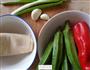 红椒豆皮炒秋葵的做法图解1