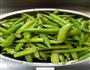 盐水豌豆的做法图解1
