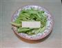腊肠炒芹菜的做法图解2