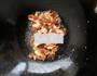 五花肉炒煎豆腐荷兰豆的做法图解7