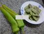 扁豆炒尖椒的做法图解1