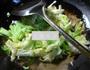榨菜丝炒圆白菜的做法图解4
