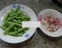 猪肉炒梅豆的做法图解1