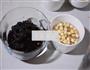 红枣莲子黑米粥的做法图解2