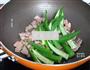 蒜蓉秋葵炒肉的做法图解6