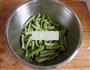 豆角焖面的做法图解2