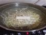 金针菇肉丸瘦肉汤的做法图解3
