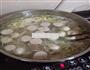 金针菇肉丸瘦肉汤的做法图解5