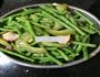 苦瓜豆角的做法图解5