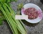猪肉末炒芹菜的做法图解1