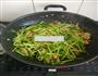 芹菜炒鸡肉的做法图解6