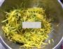 韭菜南瓜丝的做法图解1