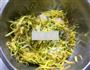 韭菜南瓜丝的做法图解2