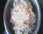 银耳桃胶百合粥的做法图解2